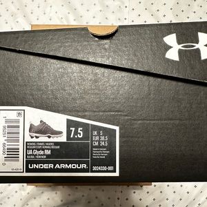 Like new black size 7.5 women’s under armour softball shoes